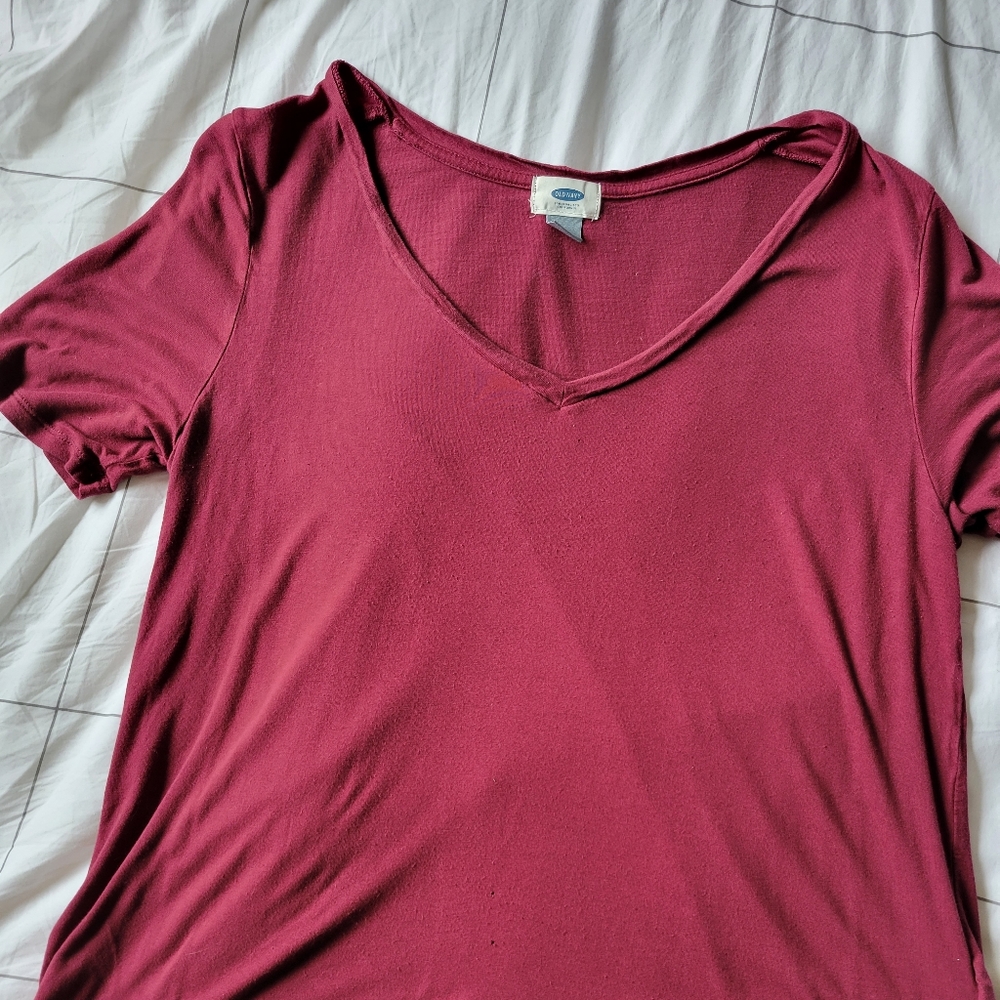 Old Navy Maroon V Neck Tee, pay what you can!